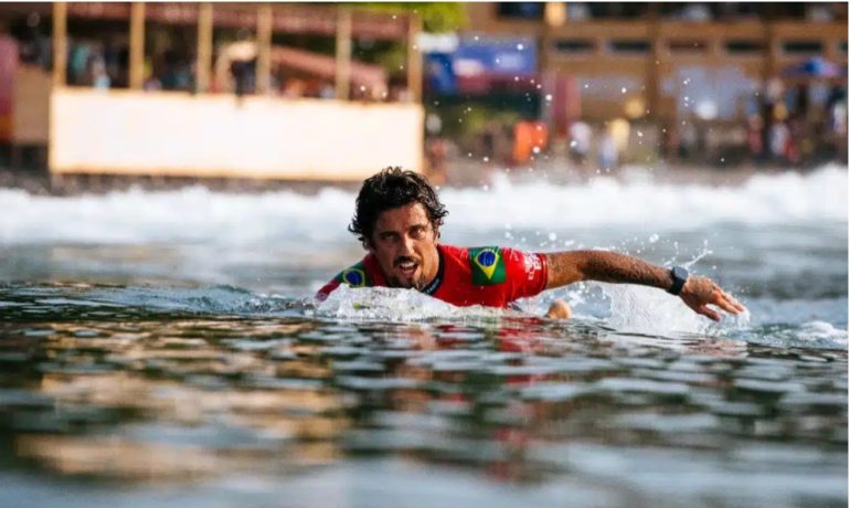 Filipe Toledo é campeão da etapa de El Salvador do Mundial de Surfe –  Prefeitura Municipal de Ubatuba